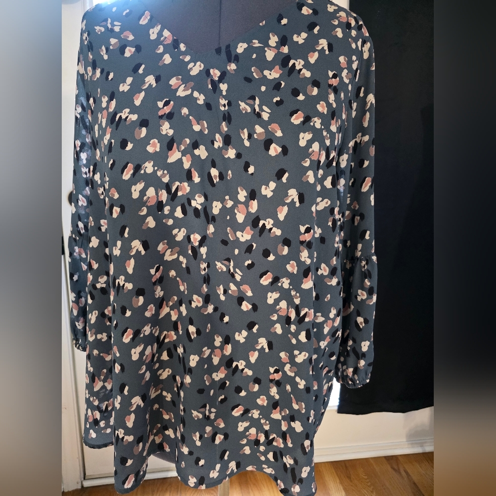 Collective Concepts Black and White Blouse 2x